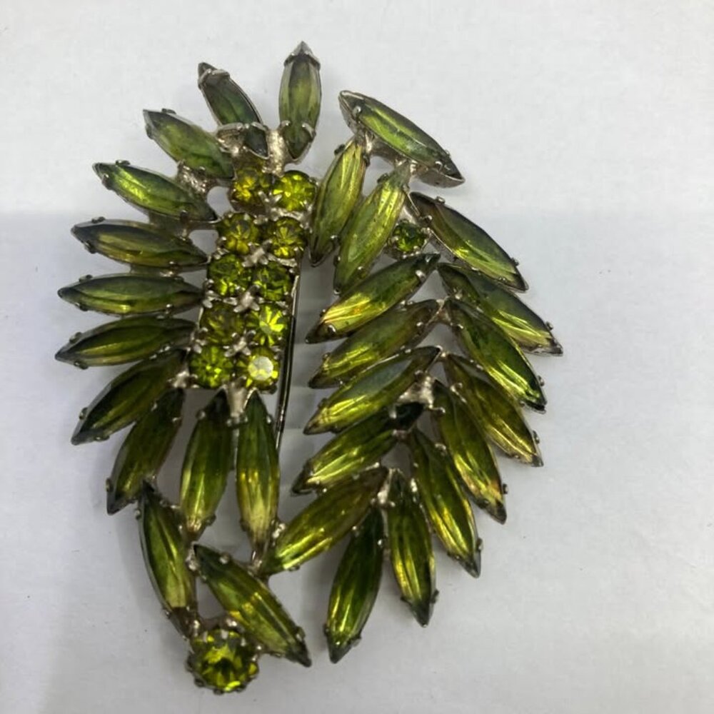 Vtg 1950 green crystal rhinestone brooch